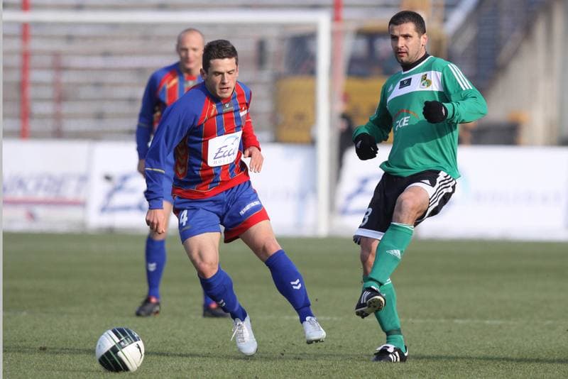 Football. Ekstraklasa. Polonia Bytom - GKS Belchatow. 26.02.2011