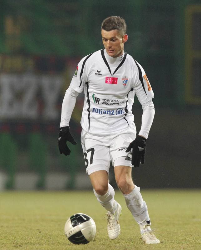 Football. Belchatow Ekstraklasa. GKS Belchatow - Gornik Zabrze. 08.04.2011