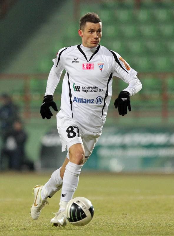 Football. Belchatow Ekstraklasa. GKS Belchatow - Gornik Zabrze. 08.04.2011