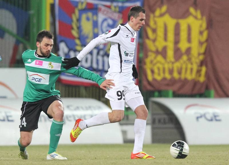 Football. Belchatow Ekstraklasa. GKS Belchatow - Gornik Zabrze. 08.04.2011