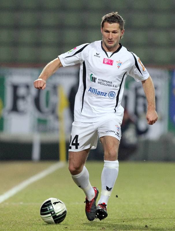Football. Belchatow Ekstraklasa. GKS Belchatow - Gornik Zabrze. 08.04.2011