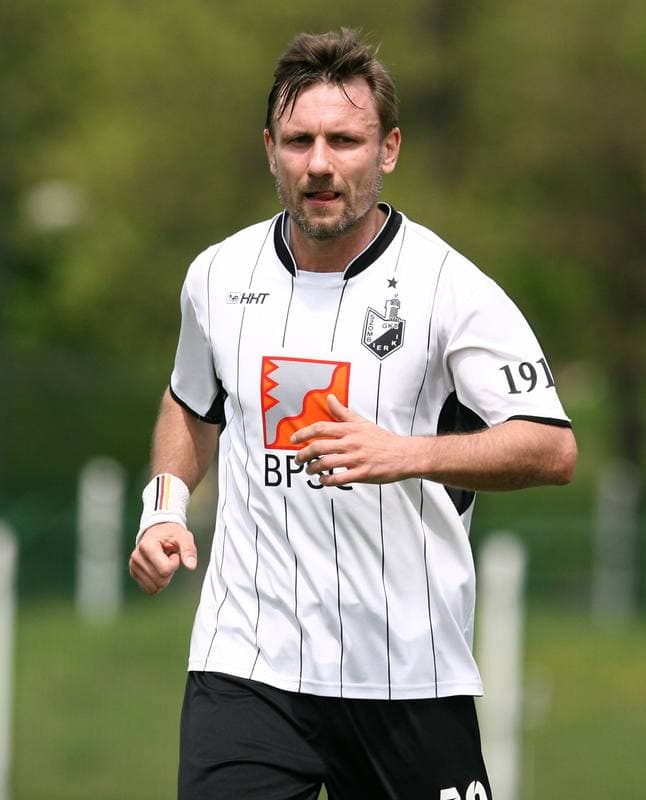 Football. III Liga Opolsko Slaska. Grunwald Ruda Slaska - Szombierki Bytom. 09.05.2015