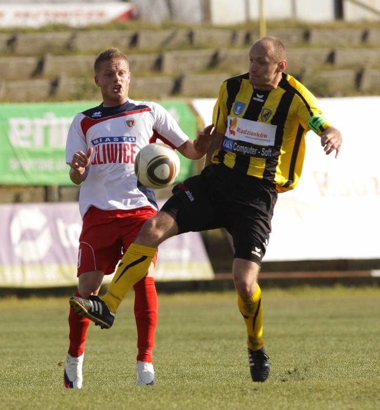 Football. I liga. Ruch Radzionkow - Piast Gliwice. 30.10.2010