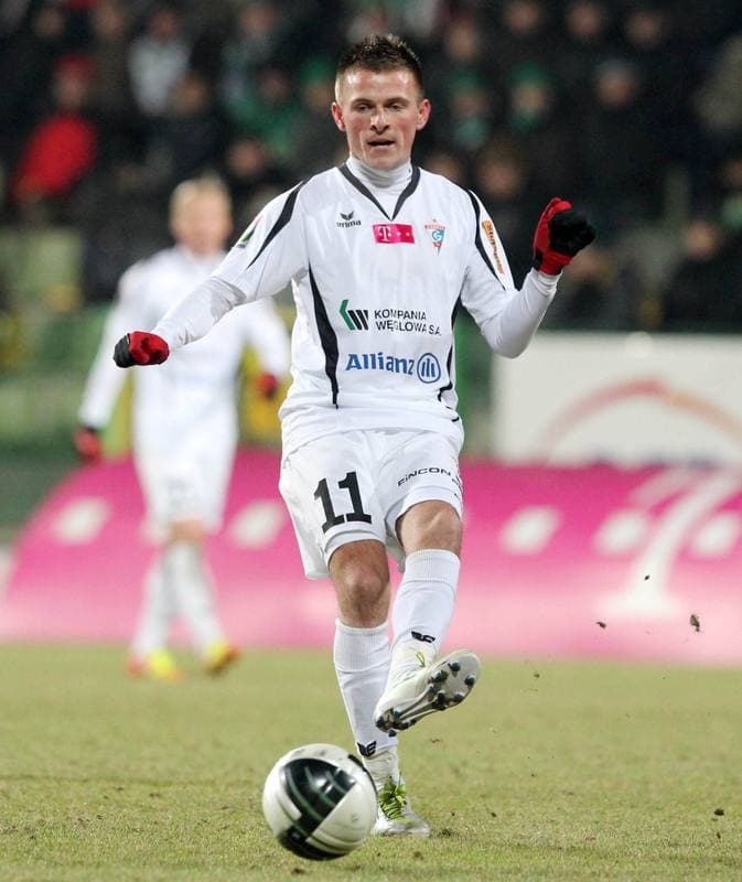 Football. Belchatow Ekstraklasa. GKS Belchatow - Gornik Zabrze. 08.04.2011