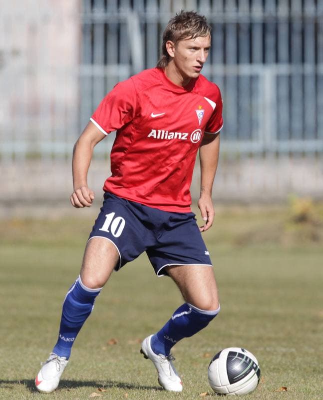 Football. B klasa grupa II. Gornik II Zabrze - Korona Barglowka. 10.10.2010