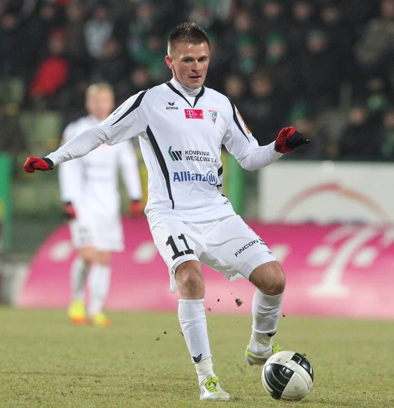 Football. Belchatow Ekstraklasa. GKS Belchatow - Gornik Zabrze. 08.04.2011
