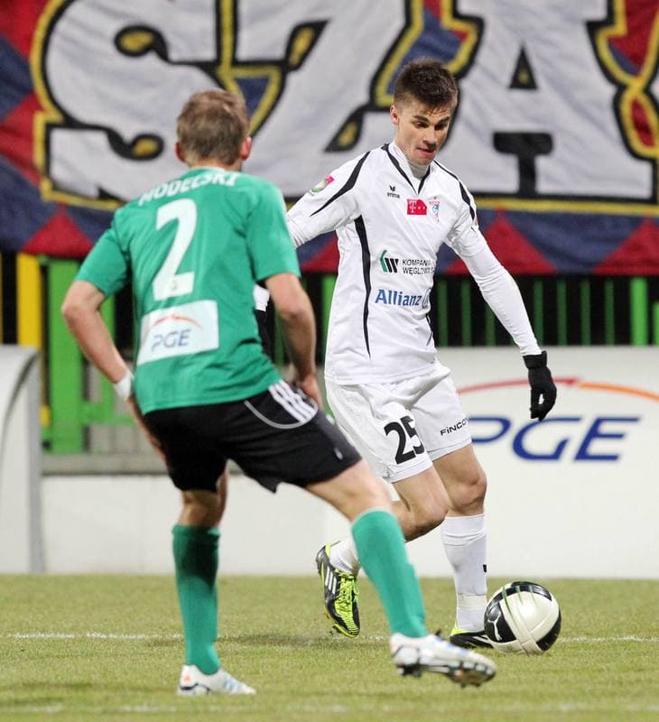 Football. Belchatow Ekstraklasa. GKS Belchatow - Gornik Zabrze. 08.04.2011