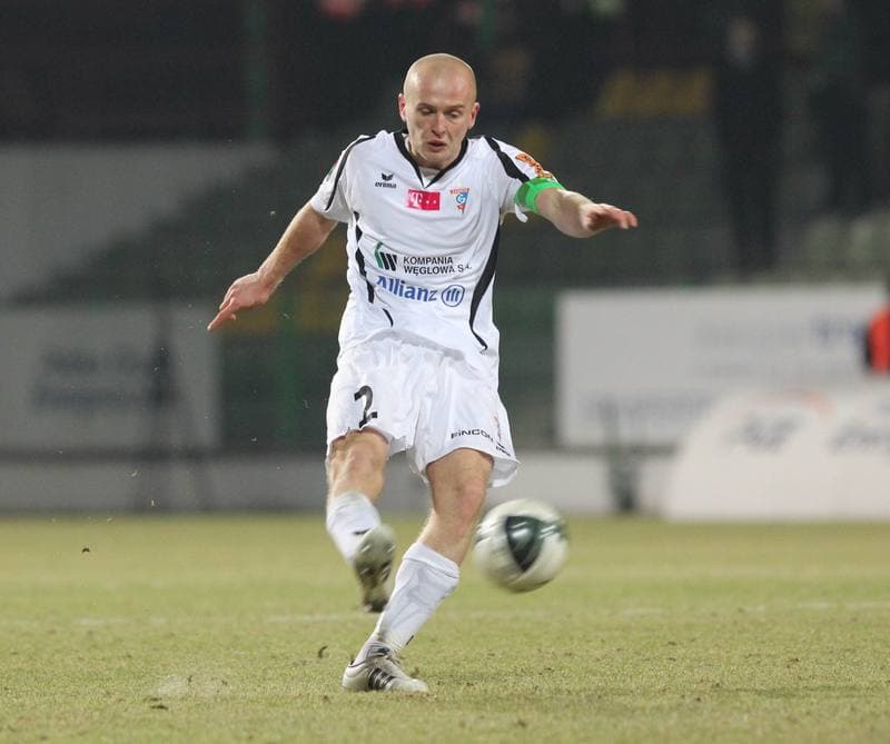 Football. Belchatow Ekstraklasa. GKS Belchatow - Gornik Zabrze. 08.04.2011