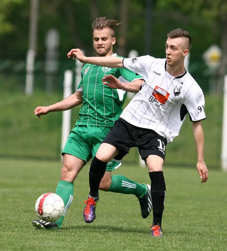 Football. III Liga Opolsko Slaska. Grunwald Ruda Slaska - Szombierki Bytom. 09.05.2015