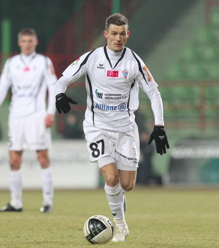 Football. Belchatow Ekstraklasa. GKS Belchatow - Gornik Zabrze. 08.04.2011