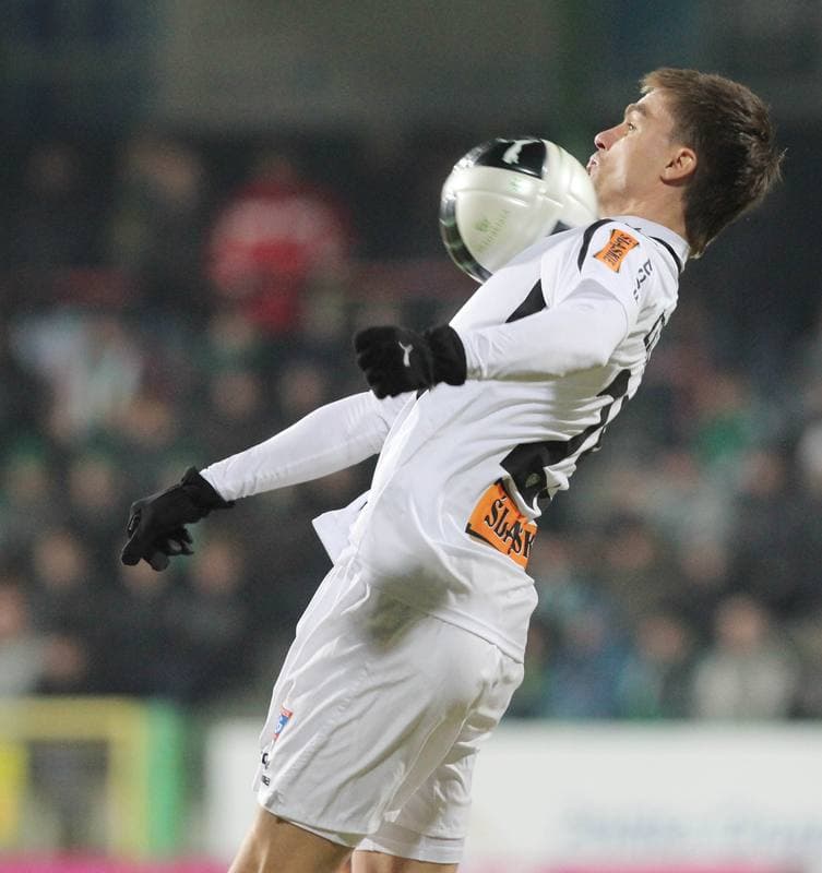 Football. Belchatow Ekstraklasa. GKS Belchatow - Gornik Zabrze. 08.04.2011