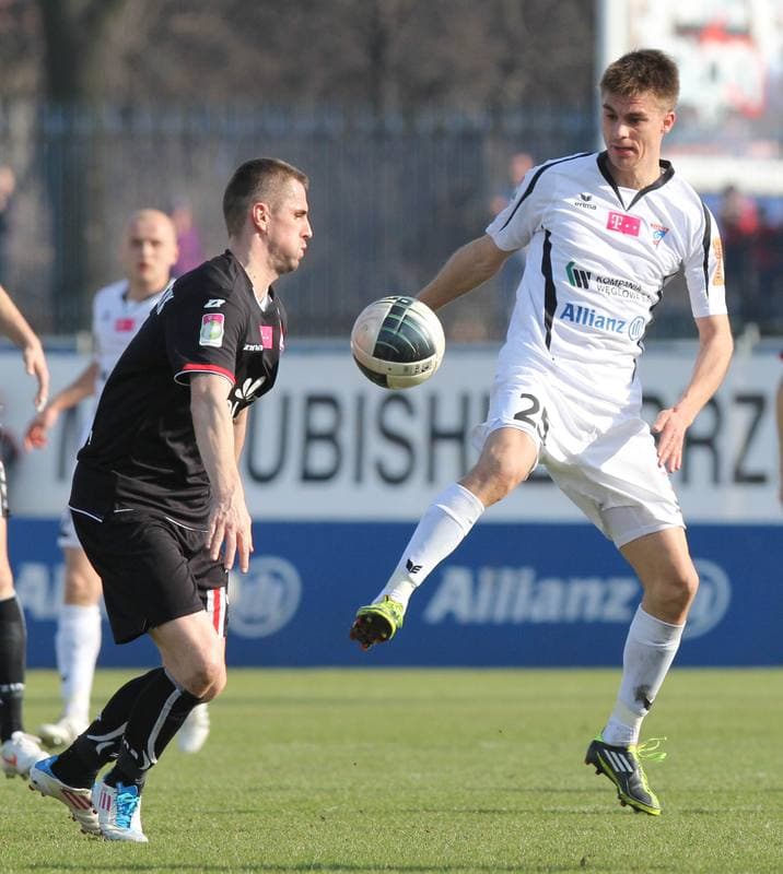 Football. T-Mobile Ekstraklasa. Gornik Zabrze - LKS Lodz. 17.03.2012