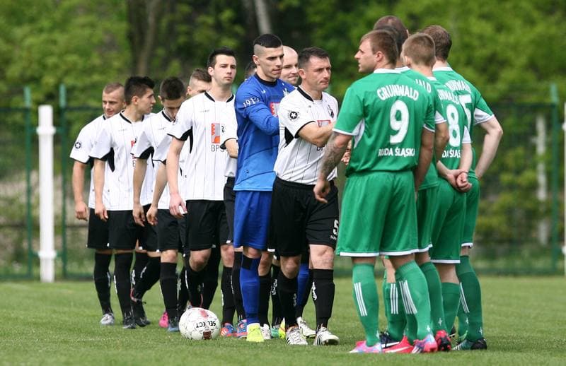 Football. III Liga Opolsko Slaska. Grunwald Ruda Slaska - Szombierki Bytom. 09.05.2015
