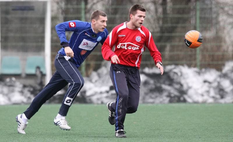 Football. Sparing. Ruch Chorzow - Dolcan Zabki. 05.02.2011