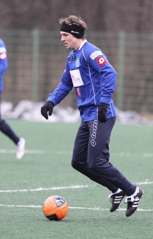 Football. Sparing. Ruch Chorzow - Dolcan Zabki. 05.02.2011