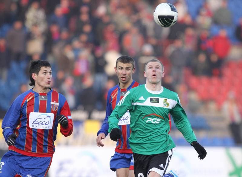 Football. Ekstraklasa. Polonia Bytom - GKS Belchatow. 26.02.2011
