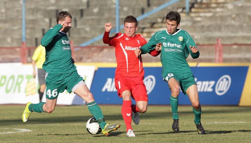Football. Mloda Ekstraklasa. Gornik Zabrze - Slask Wroclaw. 14.11.2010