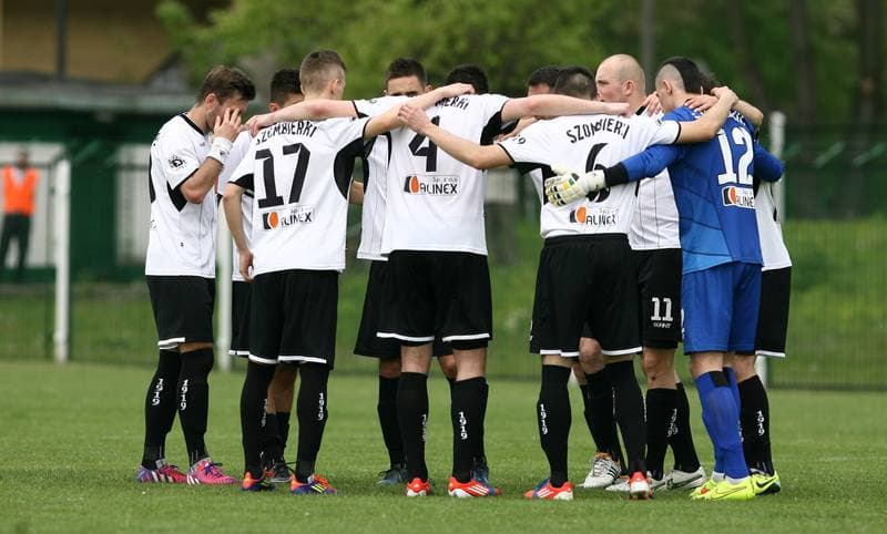 Football. III Liga Opolsko Slaska. Grunwald Ruda Slaska - Szombierki Bytom. 09.05.2015