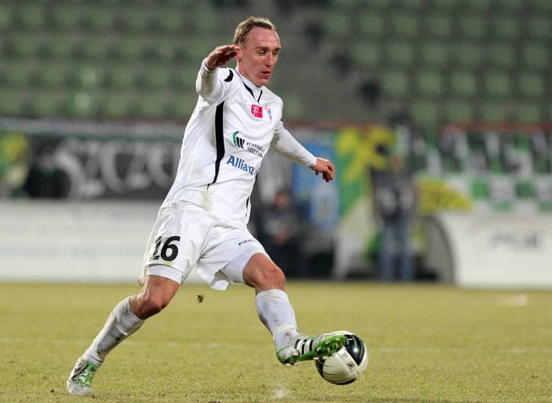 Football. Belchatow Ekstraklasa. GKS Belchatow - Gornik Zabrze. 08.04.2011