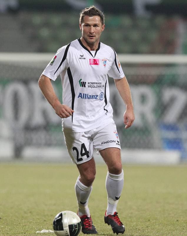 Football. Belchatow Ekstraklasa. GKS Belchatow - Gornik Zabrze. 08.04.2011