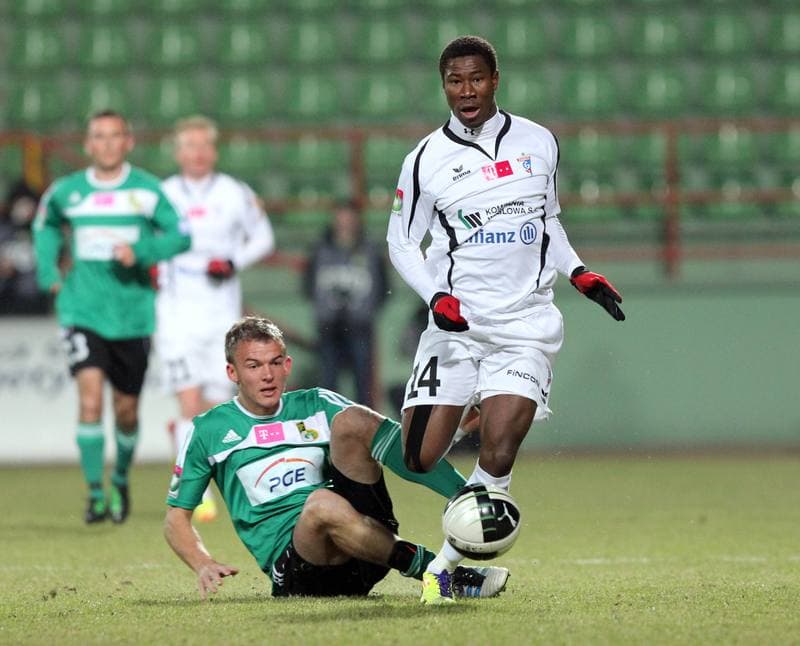 Football. Belchatow Ekstraklasa. GKS Belchatow - Gornik Zabrze. 08.04.2011