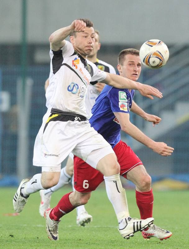 Football. I liga. Piast Gliwice - Ruch Radzionkow. 27.04.2012