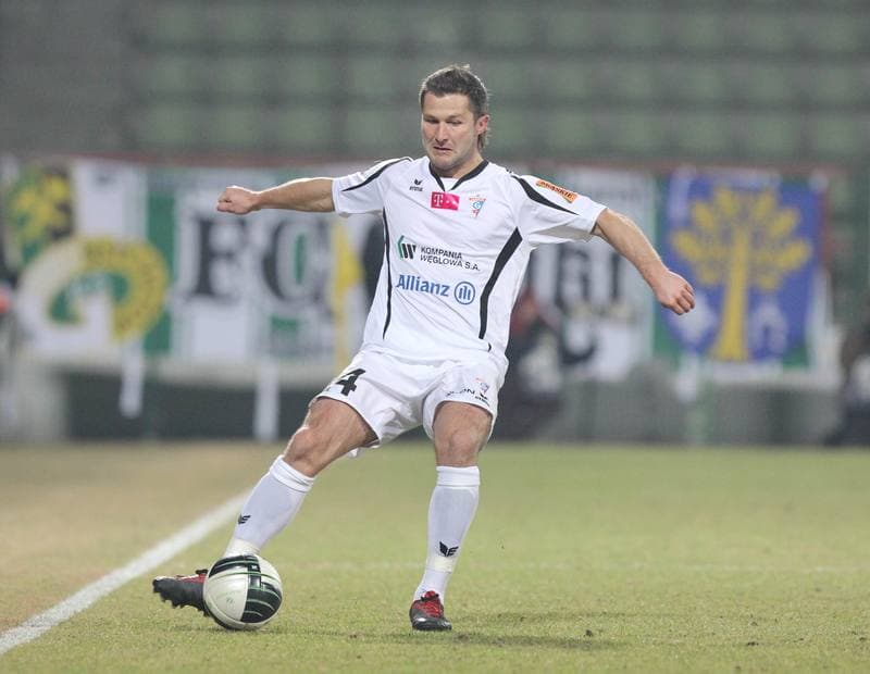 Football. Belchatow Ekstraklasa. GKS Belchatow - Gornik Zabrze. 08.04.2011