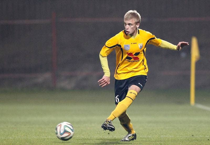 Football. III Liga Opolsko - Slaska. Polonia Bytom - Polonia Laziska Gorne. 11.11.2014