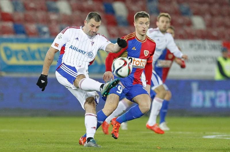 Football. PKO BP Ekstraklasa. Gornik Zabrze - Piast Gliwice. 01.12.2015