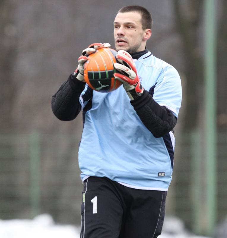 Football. Sparing. Ruch Chorzow - Dolcan Zabki. 05.02.2011