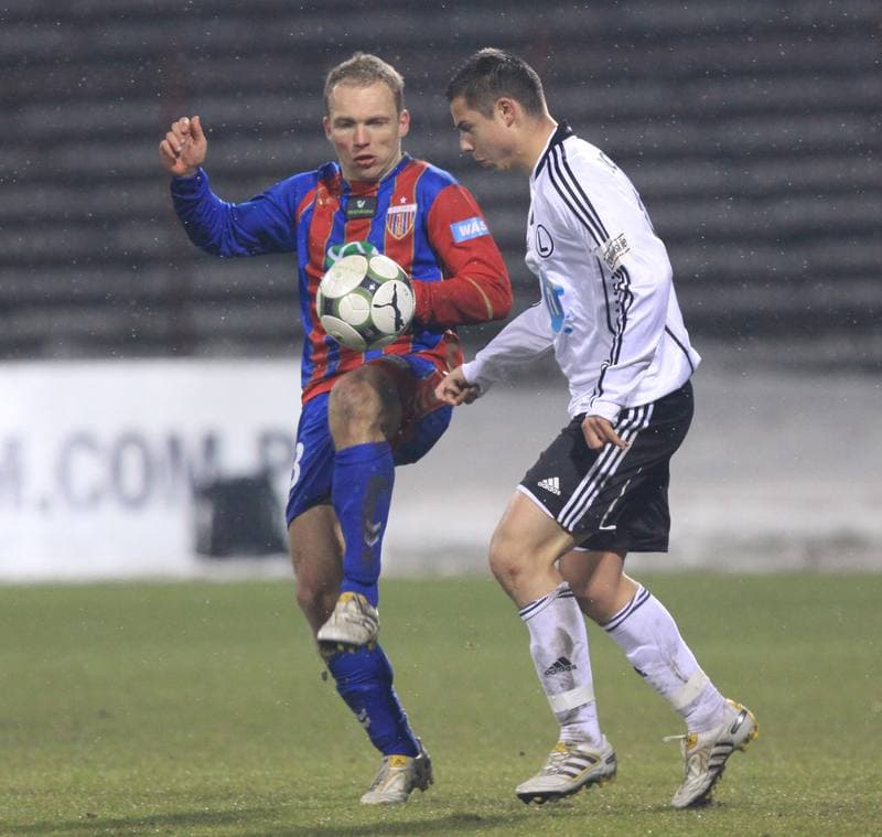 Football. Ekstraklasa. Polonia Bytom - Legia Warsaw. 26.11.2010