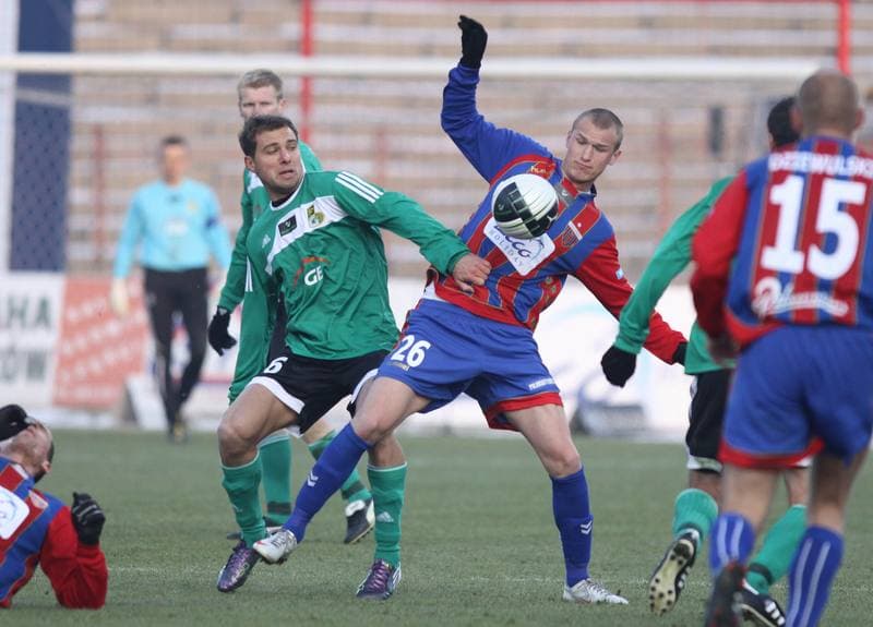 Football. Ekstraklasa. Polonia Bytom - GKS Belchatow. 26.02.2011