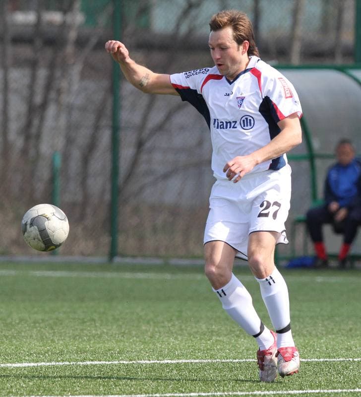Football. B klasa. Gornik II Zabrze - Piast Pawlow. 10.04.2011