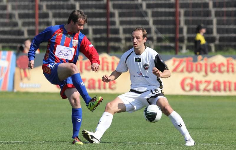 Football. Bytom Ekstraklasa. Polonia Bytom - Polonia Warszawa. 16.04.2011
