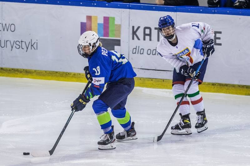 Ice Hockey. Women's World Championship Division 1 Group B. Slovenia - Italy. 08.04.2022