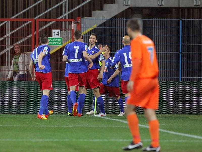 Football. I liga. Piast Gliwice - Termalica Bruk-Bet Nieciecza. 13.04.2012
