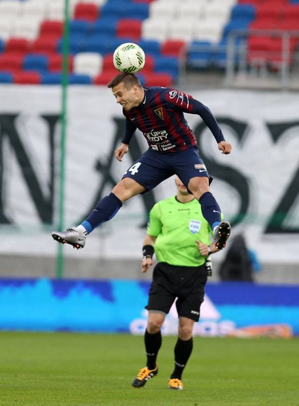 Football. Ekstraklasa. Gornik Zabrze - Pogon Szczecin. 01.04.2016