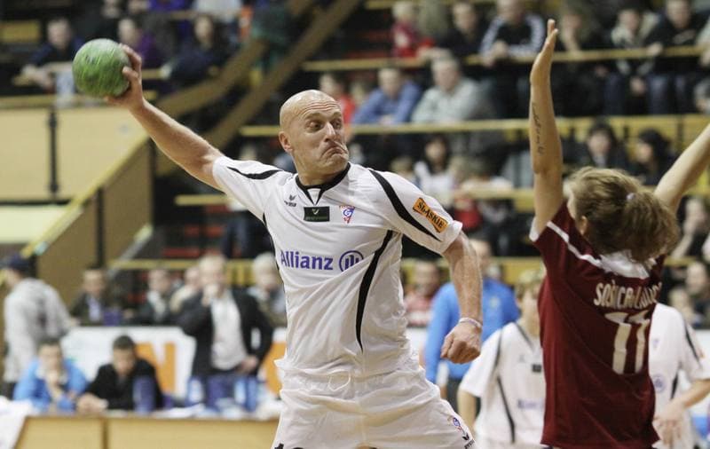 Handball. Charytatywny Mecz. NMC Powen Zabrze - Gornik Zabrze. 16.01.2011