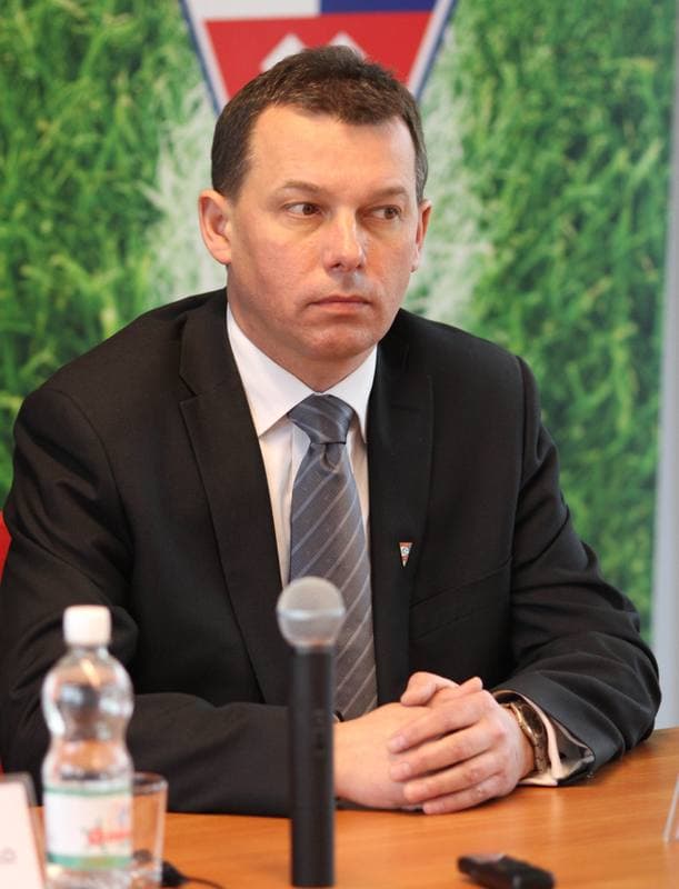 Football. Gornik Zabrze. Press Conference. 08.04.2011