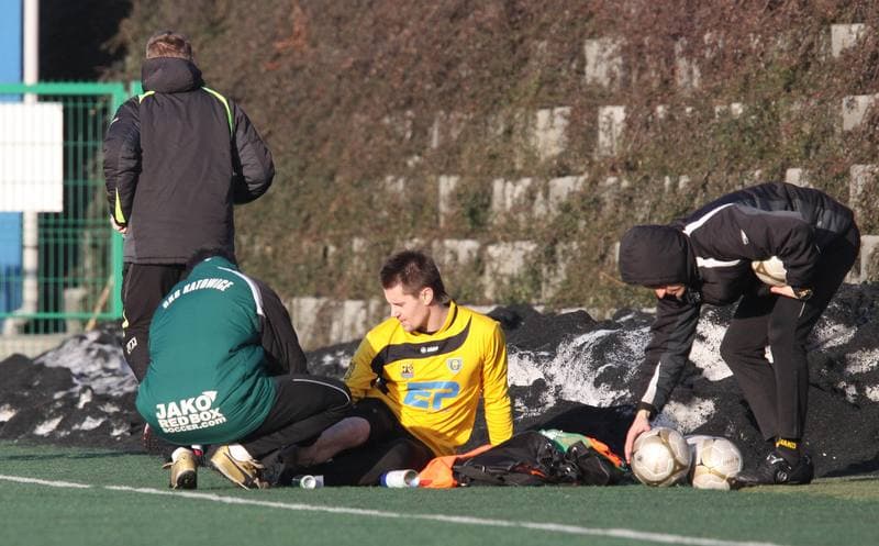 Football. Sparing. GKS Katowice - Hutnik Krakow. 09.02.2011