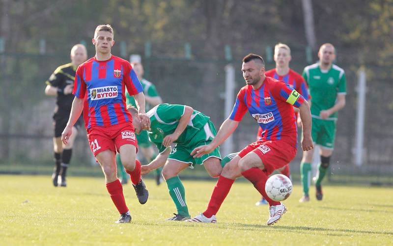 Football. III Liga Opolsko Slaska. Grunwald Ruda Slaska - Polonia Bytom. 29.04.2015