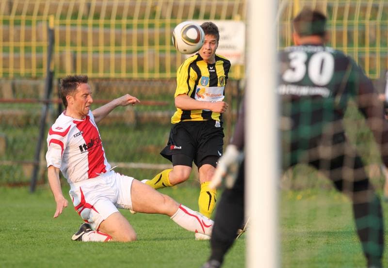 Football. Bytom I liga. Ruch Radzionkow - LKS Lodz. 29.04.2011
