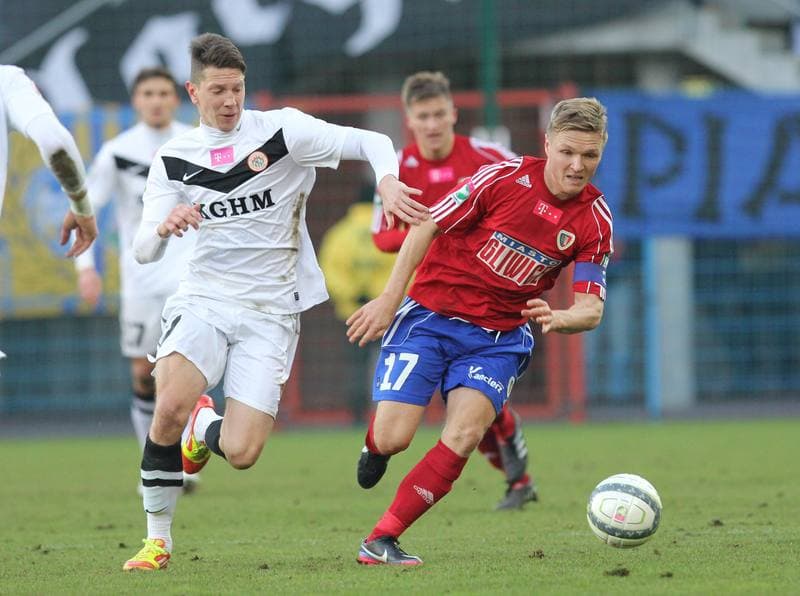 Football. T-Mobile Ekstraklasa. Piast Gliwice - Zaglebie Lubin. 02.03.2013