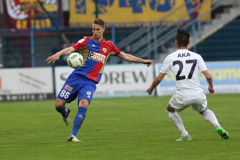 Football. Ekstraklasa. Piast Gliwice - Pogon Szczecin. 01.05.2016