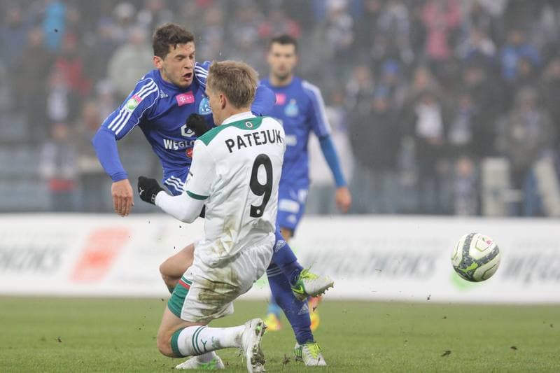 Football. Ekstraklasa. Ruch Chorzow - Slask Wroclaw. 03.04.2010