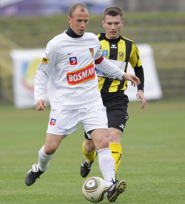 Football. Bytom I liga. Ruch Radzionkow - Pogon Szczecin. 16.10.2010