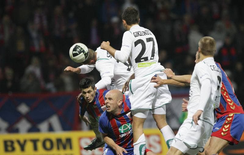 Football. Bytom Ekstraklasa. Polonia Bytom - Slask Wroclaw. 22.10.2010