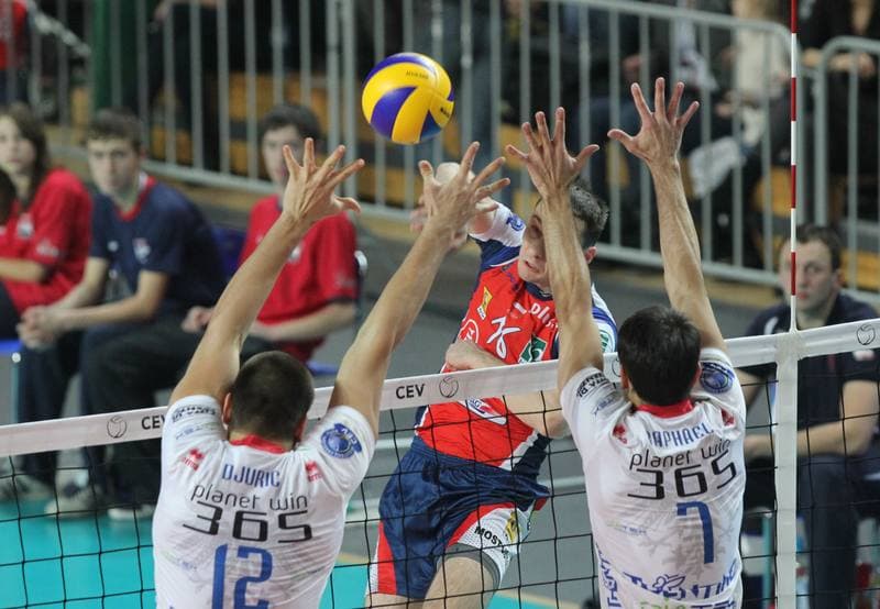 Volleyball. CEV Champions League. ZAKSA Kedzierzyn-Kozle - Trentino Volley. 22.12.2011