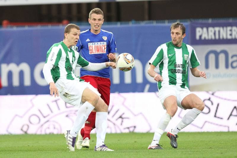 Football. I liga. Piast Gliwice - Olimpia Grudziadz. 22.04.2012