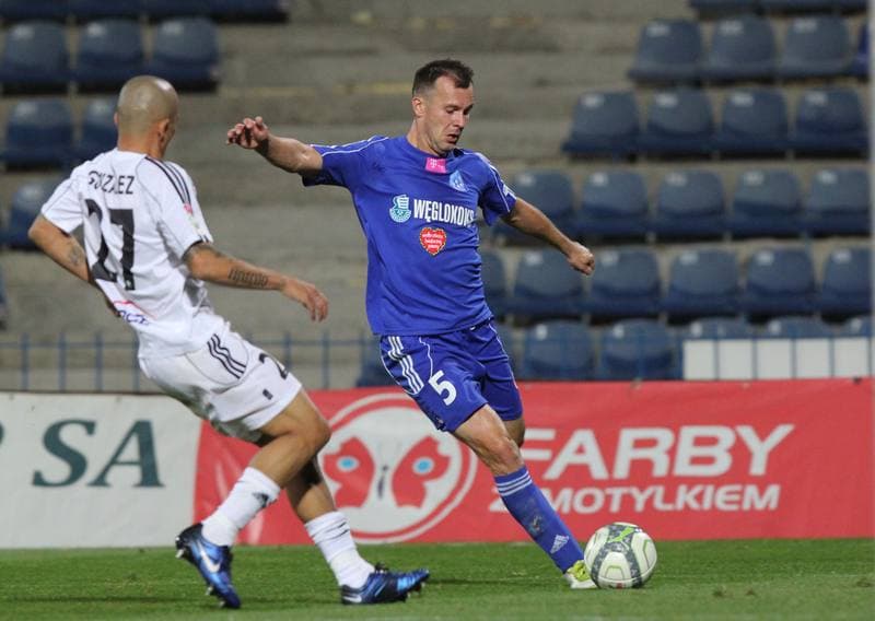 Football. Ekstraklasa. Ruch Chorzow - GKS Belchatow. 19.03.2010